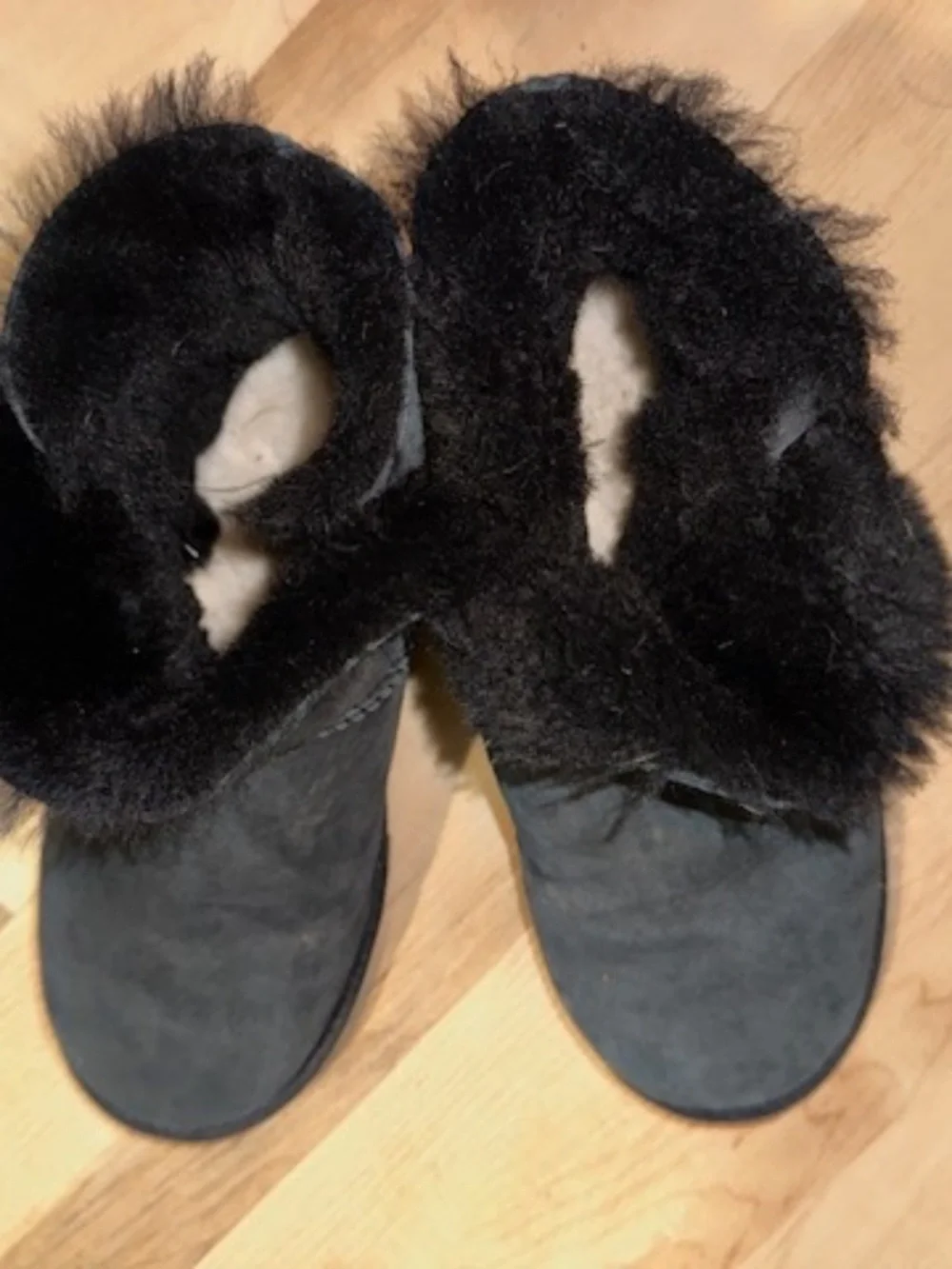 Women's black ankle boots. Size 7. Very good used condition. Slip on